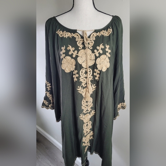 C/C CHIC CONNECTION Embroidered Beach cover-up or sundress M - Picture 1 of 6
